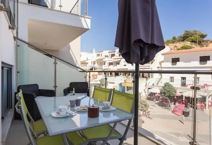 Sobre A アパート *